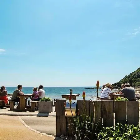 Cosy Beachfront Retreat With Stunning Sea Views & Free Access To A Local Indoor Pool Talland Exterior photo