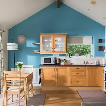 Cosy Beachfront Retreat With Stunning Sea Views & Free Access To A Local Indoor Pool Talland Exterior photo