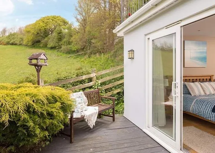 Cosy Beachfront Retreat With Stunning Sea Views & Free Access To A Local Indoor Pool