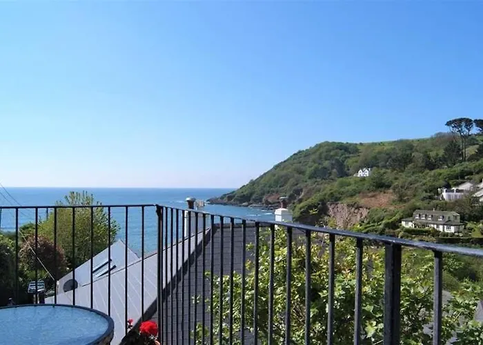 Cosy Beachfront Retreat With Stunning Sea Views & Free Access To A Local Indoor Pool