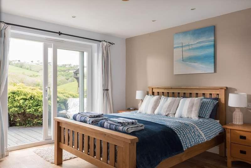 Cosy Beachfront Retreat With Stunning Sea Views & Free Access To A Local Indoor Pool * Talland