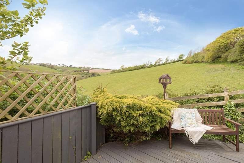 Cosy Beachfront Retreat With Stunning Sea Views & Free Access To A Local Indoor Pool * Talland