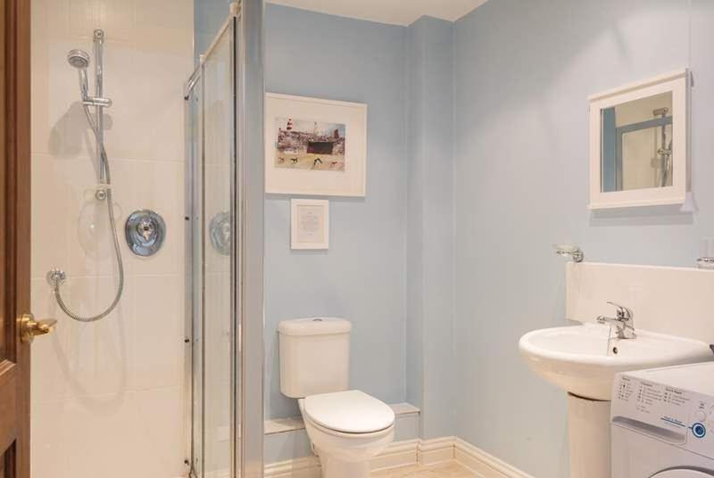 Holiday home Cosy Beachfront Retreat With Stunning Sea Views & Free Access To A Local Indoor Pool Talland